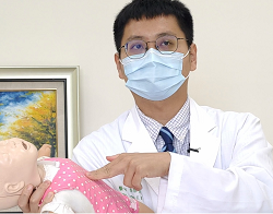 男娃吞「水晶寶寶」險窒息  軟式支氣管鏡急救化險為夷